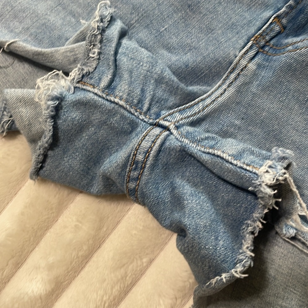 Levis High Rise Shorts | Size 31 - Picture 2 of 6